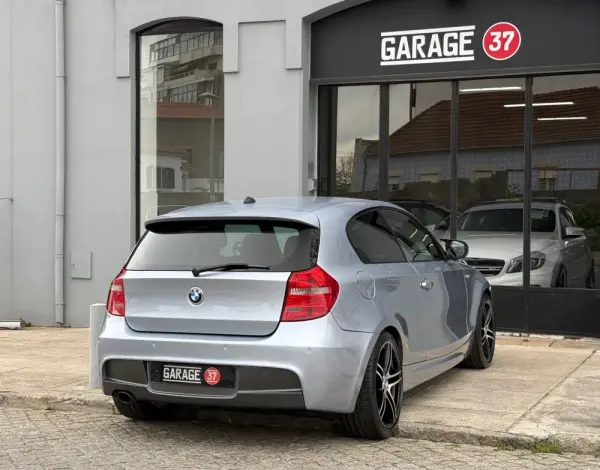 BMW 118 d Pack M 8