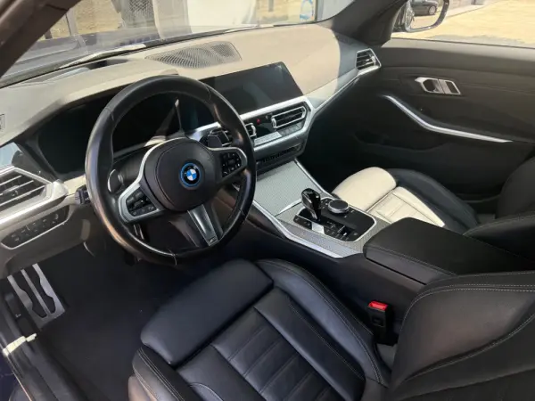 BMW 330 e Pack M Auto 5