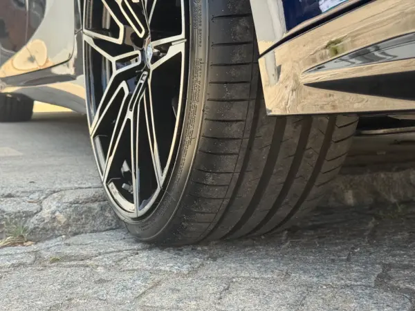 BMW 330 e Pack M Auto 21