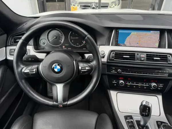 BMW 520 d Pack M Auto 10