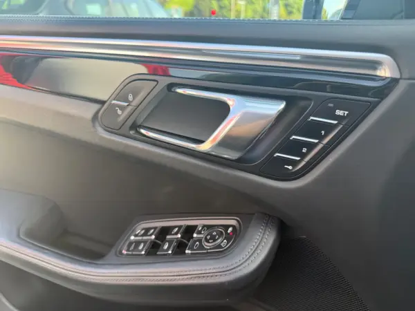 Porsche Macan S PDK 21