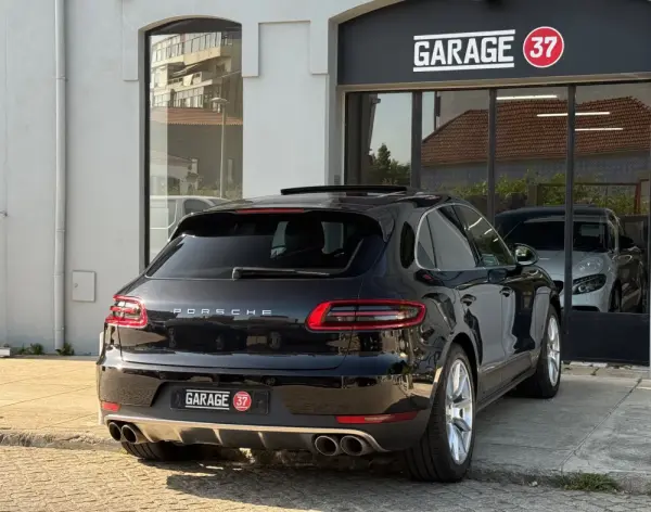 Porsche Macan S PDK 33