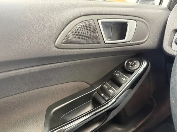 Ford Fiesta Outro 18