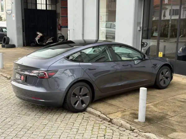 Tesla Model 3 Standard Range Plus RWD 2