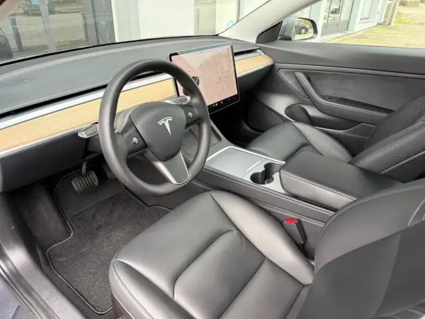 Tesla Model 3 Standard Range Plus RWD 5