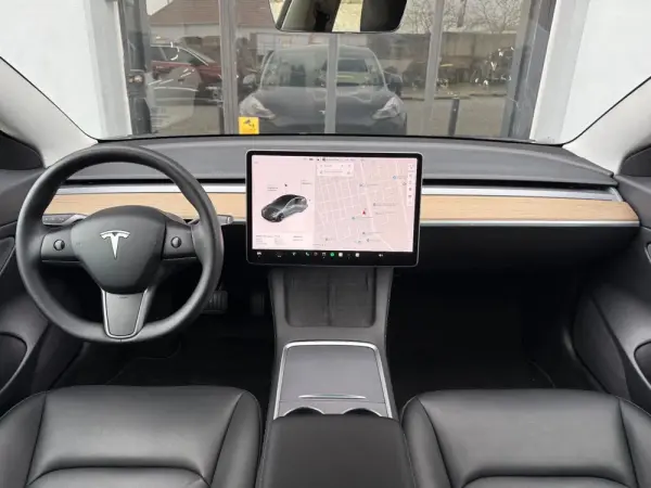 Tesla Model 3 Standard Range Plus RWD 7