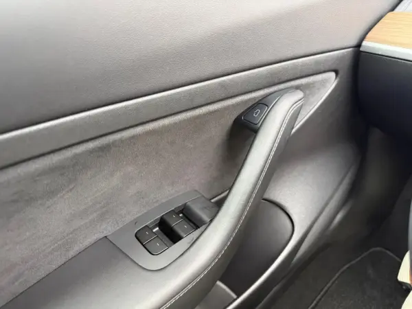 Tesla Model 3 Standard Range Plus RWD 18