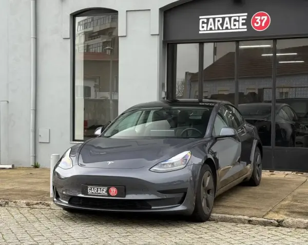 Tesla Model 3 Standard Range Plus RWD 23