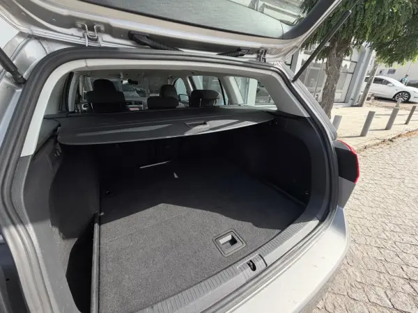 Volkswagen Golf Variant 1.6 TDi GPS Edition DSG 17