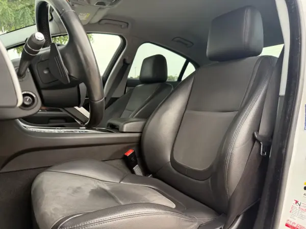 Jaguar XF 2.2 6