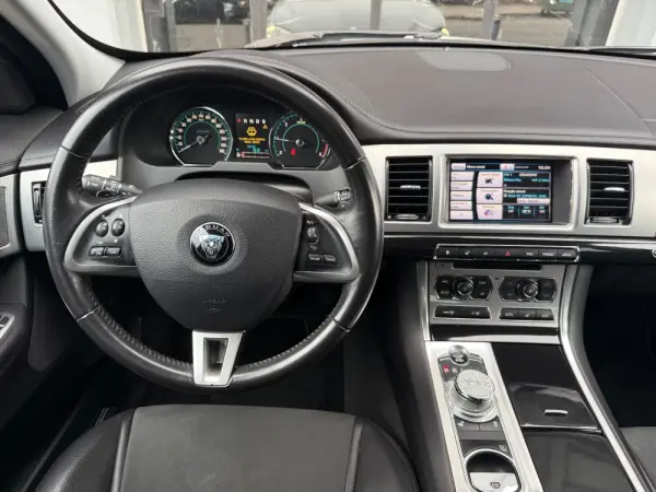 Jaguar XF 2.2 10