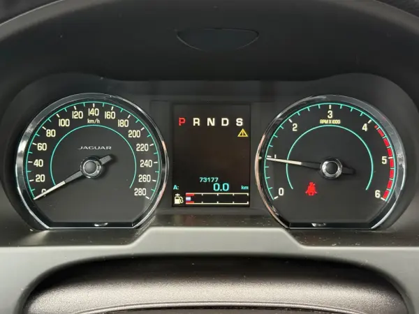 Jaguar XF 2.2 11