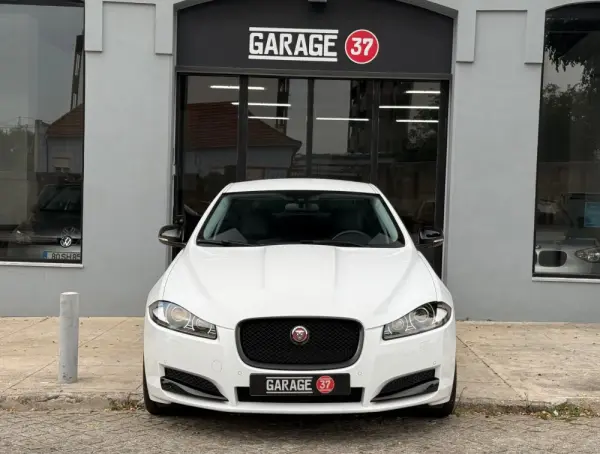 Jaguar XF 2.2 12