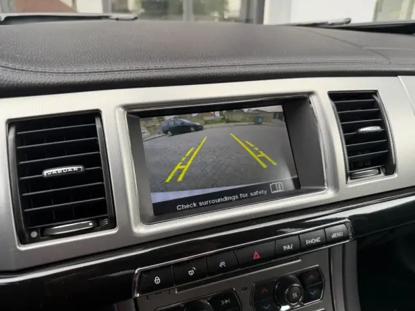 Jaguar XF 2.2 15
