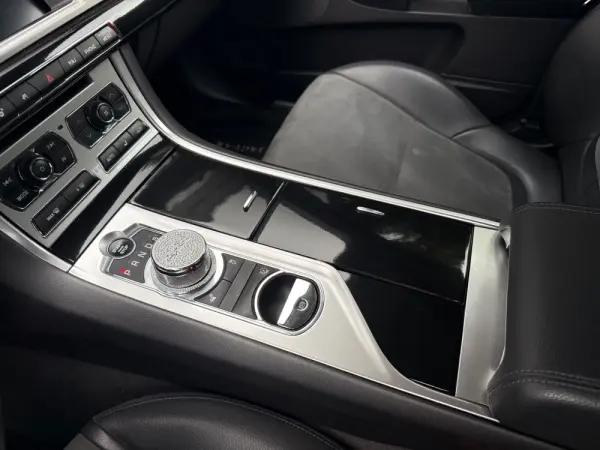 Jaguar XF 2.2 17