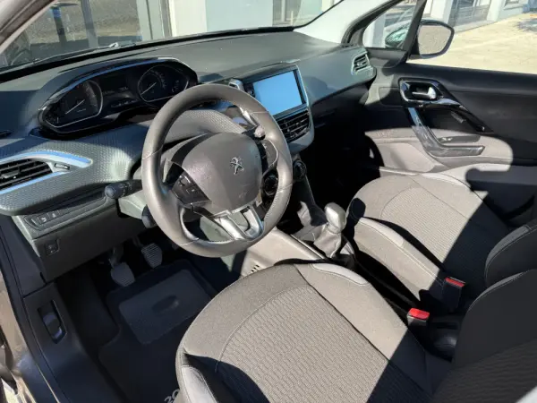 Peugeot 208 1.2 PureTech Style 5