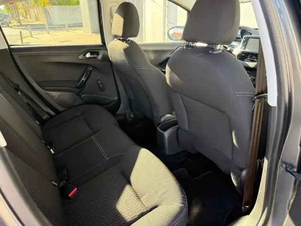 Peugeot 208 1.2 PureTech Style 8