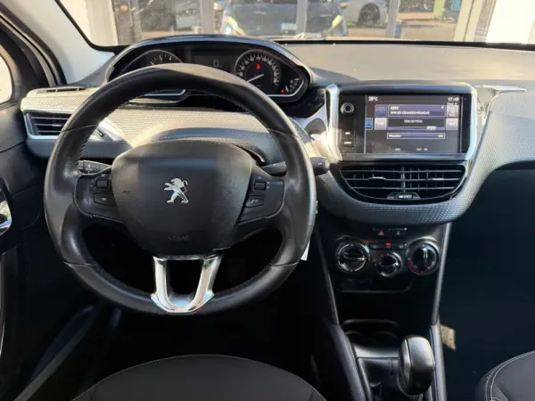 Peugeot 208 1.2 PureTech Style 10