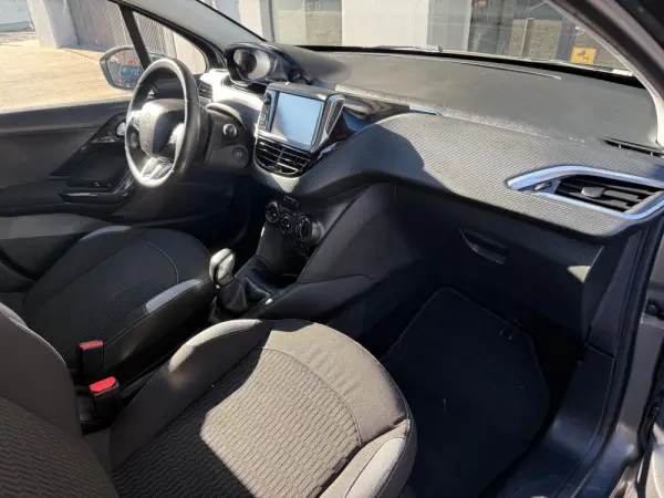Peugeot 208 1.2 PureTech Style 9