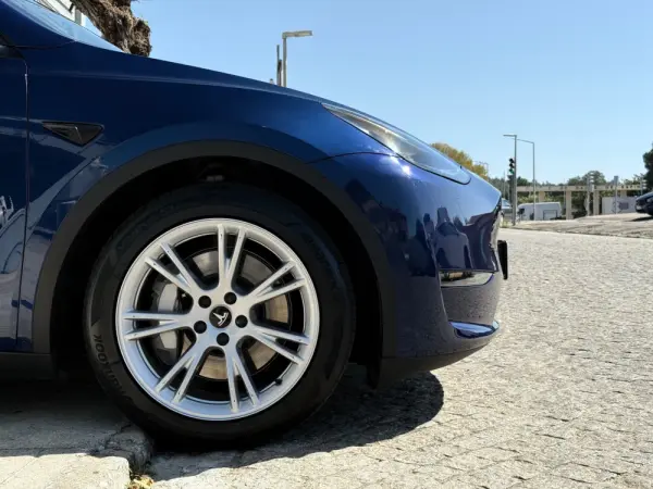 Tesla Model Y Long Range Dual Motor AWD 3