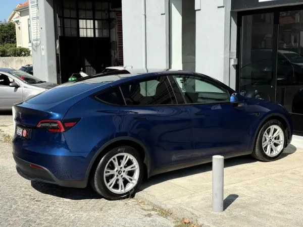Tesla Model Y Long Range Dual Motor AWD 2