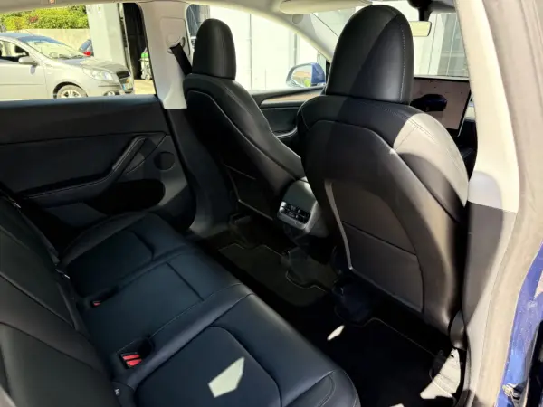 Tesla Model Y Long Range Dual Motor AWD 8