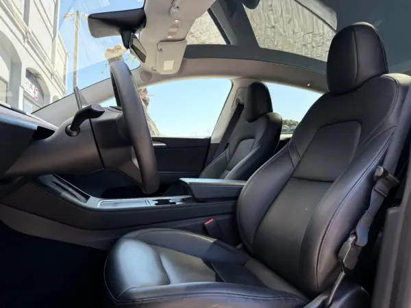 Tesla Model Y Long Range Dual Motor AWD 6