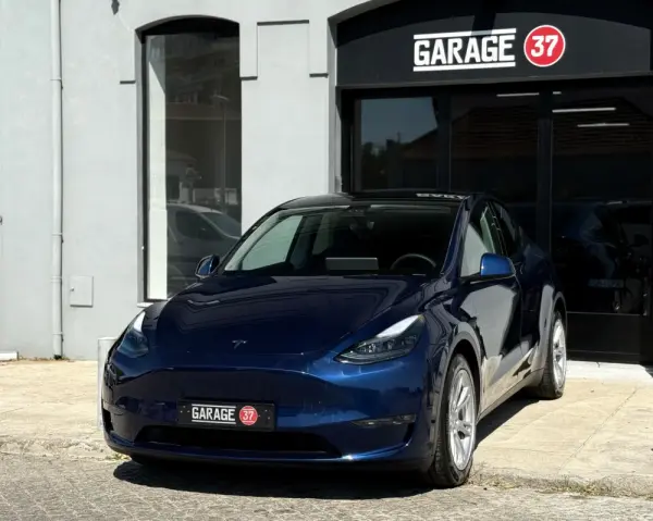 Tesla Model Y Long Range Dual Motor AWD 23