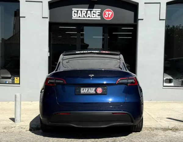 Tesla Model Y Long Range Dual Motor AWD 27