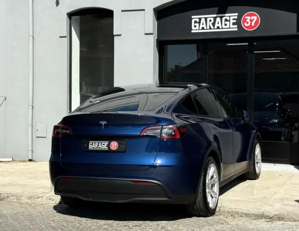 Tesla Model Y Long Range Dual Motor AWD 28