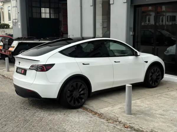 Tesla Model Y Long Range Dual Motor AWD 2