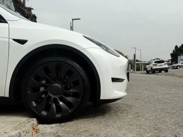 Tesla Model Y Long Range Dual Motor AWD 3