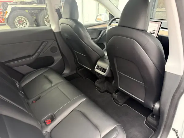 Tesla Model Y Long Range Dual Motor AWD 7
