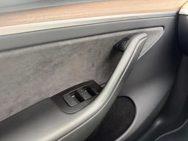 Tesla Model Y Long Range Dual Motor AWD 16