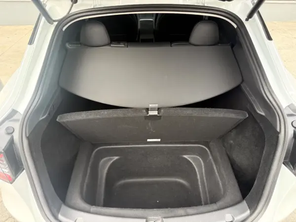 Tesla Model Y Long Range Dual Motor AWD 18