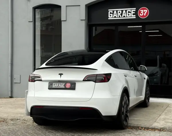 Tesla Model Y Long Range Dual Motor AWD 28