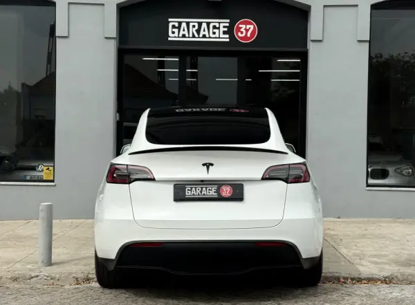 Tesla Model Y Long Range Dual Motor AWD 27