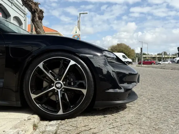Porsche Taycan Cross Turismo 4 3