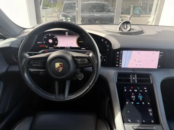 Porsche Taycan Cross Turismo 4 10