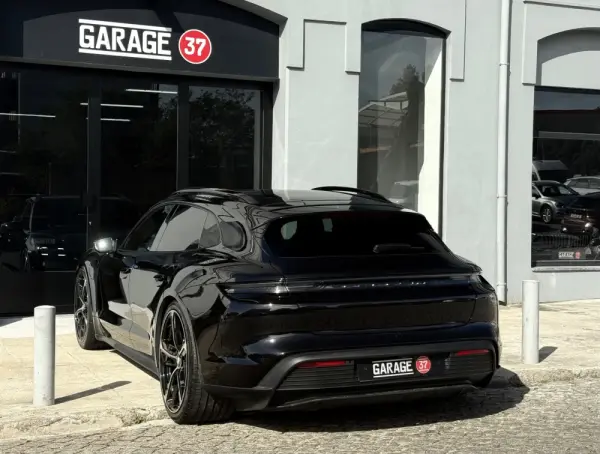 Porsche Taycan Cross Turismo 4 26