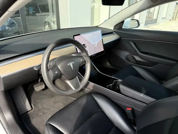 Tesla Model 3 Standard RWD Plus 5