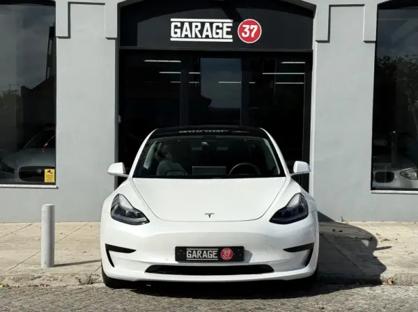 Tesla Model 3 Standard RWD Plus 12