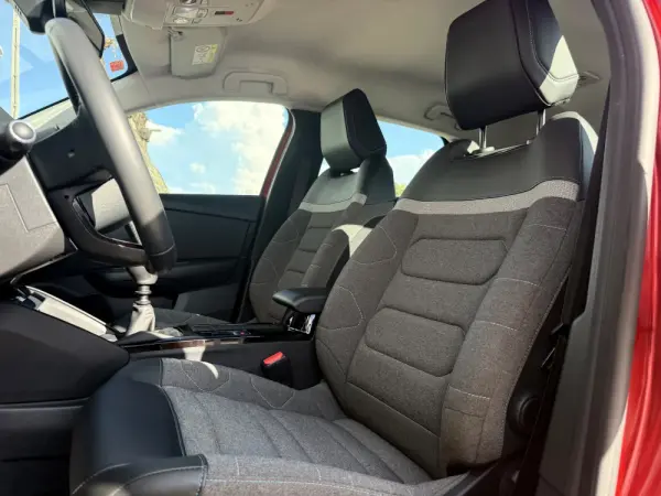 Citroen C4 1.2 PureTech Shine 6