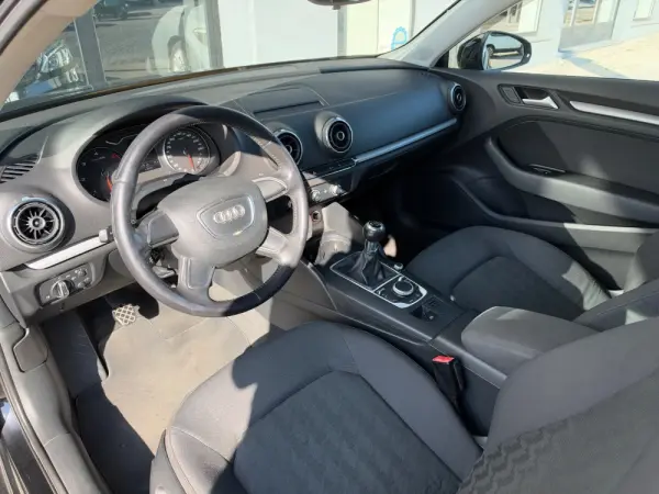 Audi A3 1.6 TDI (clean diesel) Attraction 5