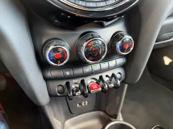 MINI 3 Portas Cooper D 15