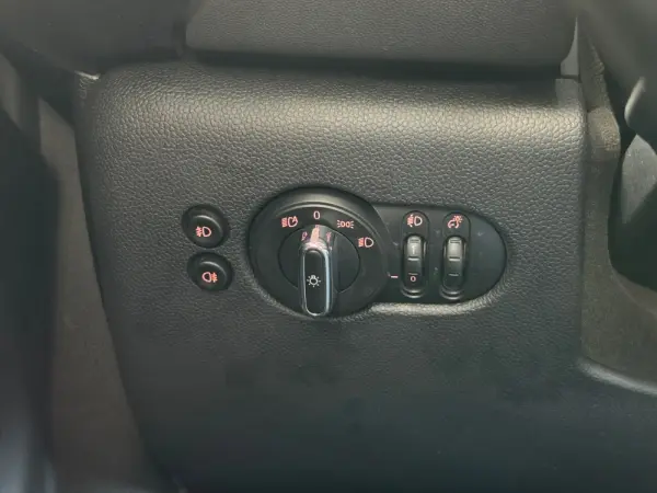 MINI 3 Portas Cooper D 18