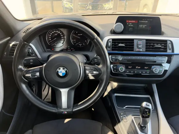 BMW 116 d Pack M Auto 10