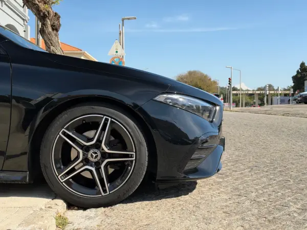 Mercedes-Benz A 180 7G-DCT AMG Line 4