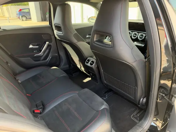 Mercedes-Benz A 180 7G-DCT AMG Line 8