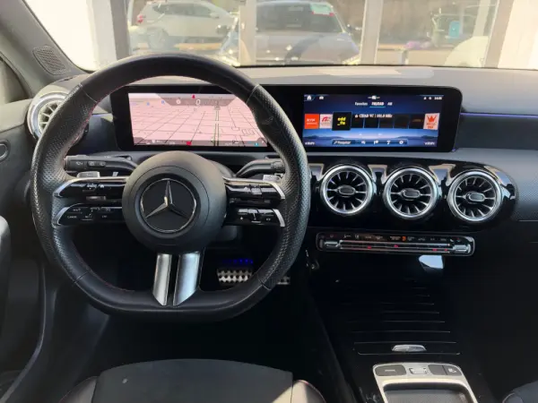 Mercedes-Benz A 180 7G-DCT AMG Line 10